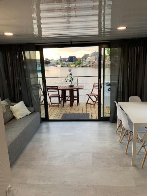 Unique New Houseboat Moored 4 Διαμέρισμα Zwartsluis Εξωτερικό φωτογραφία